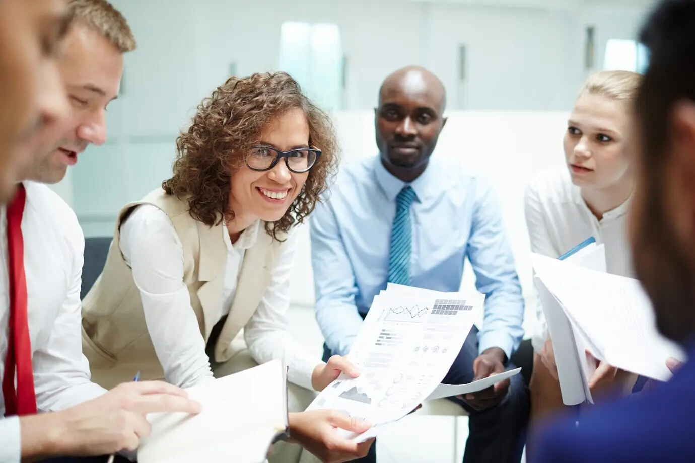 Пожалуйста, пришлите исходный текст описания, которое нужно перефразировать на русском.